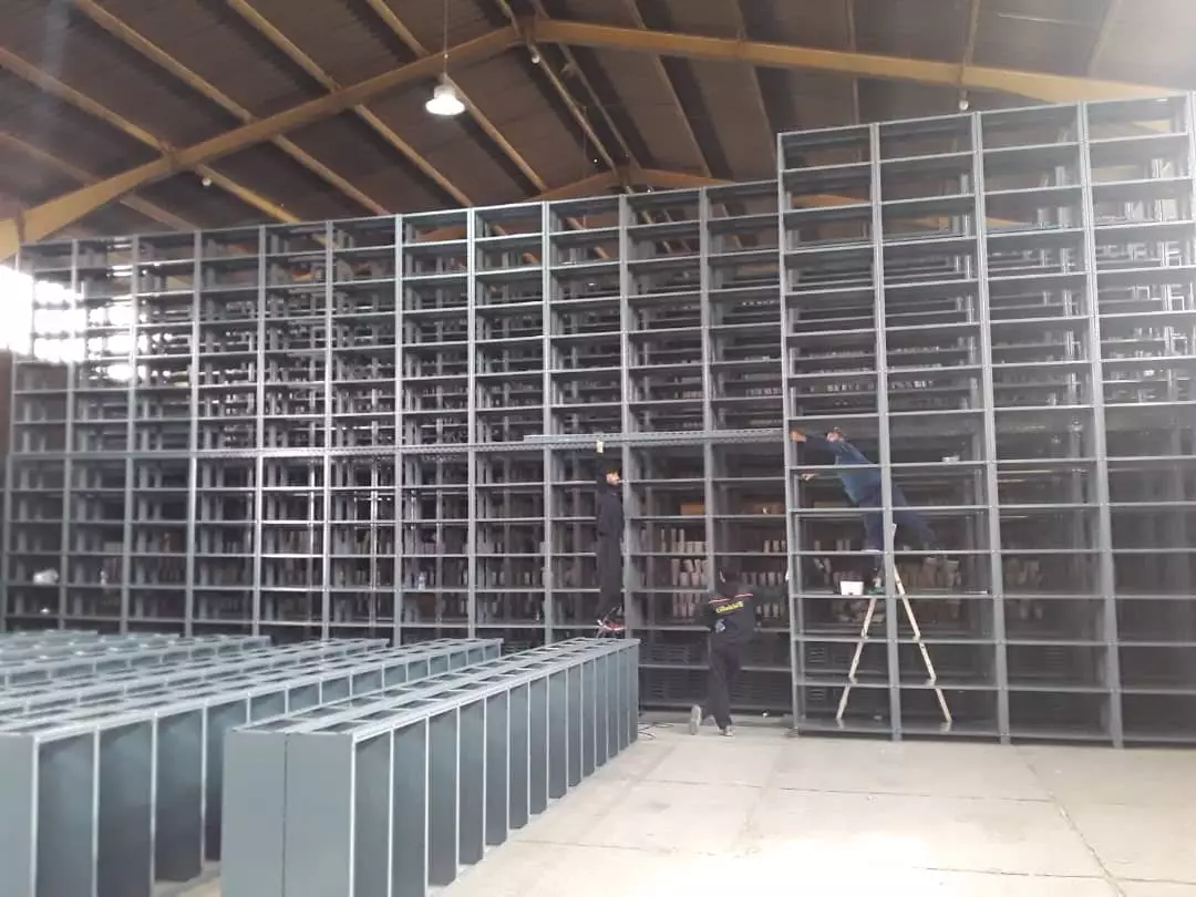 قفسه بندی پیچ و مهره ای