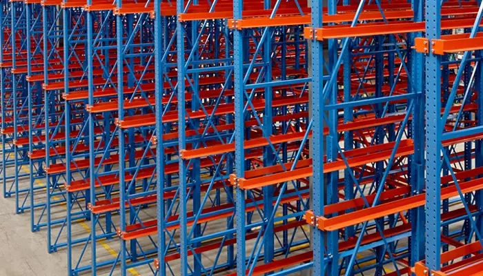قفسه‌بندی درایواین انبار و مزایای آن