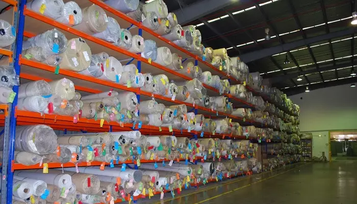 قفسه‌بندی مناسب برای انبار فرش